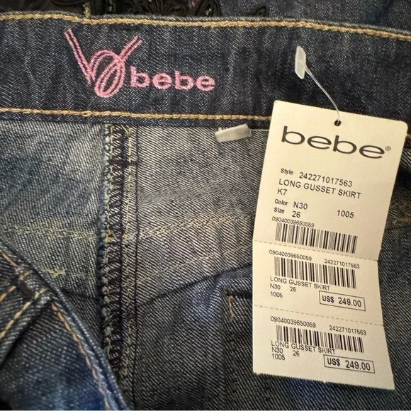 ❣️SOLD ❣️BEBE Lace Appliqué Long Gusset True Indigo Denim Skirt. Size 26. 40”L - Picture 12 of 17